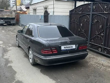 Mercedes-Benz E 320 2001 года за 4 200 000 тг. в Жезказган – фото 2