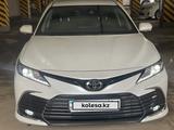 Toyota Camry 2023 года за 18 200 000 тг. в Астана