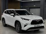 Toyota Highlander Luxe 2026 года за 27 700 000 тг. в Астана