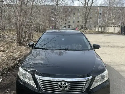 Toyota Camry 2014 года за 10 500 000 тг. в Риддер