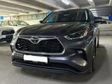 Toyota Highlander 2021 года за 26 000 000 тг. в Астана