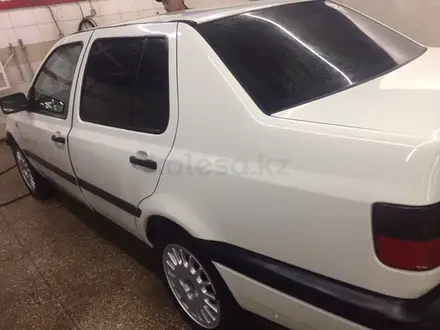 Volkswagen Vento 1993 года за 850 000 тг. в Астана – фото 2