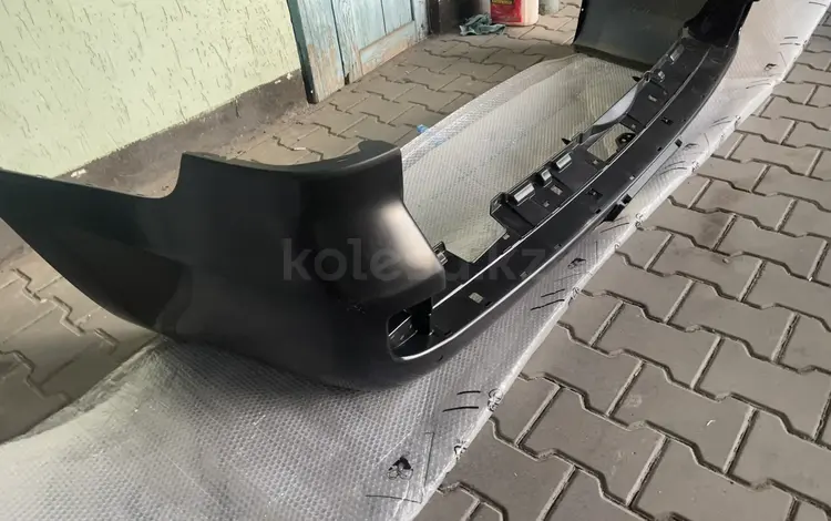 Бампер задний новый оригинал LC200 2008-2015үшін130 000 тг. в Алматы