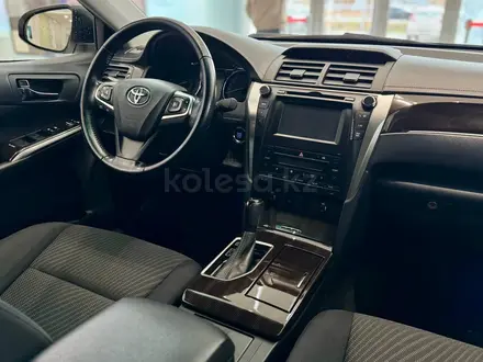 Toyota Camry 2016 года за 11 400 000 тг. в Атырау – фото 9