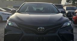 Toyota Camry 2022 года за 13 900 000 тг. в Актау