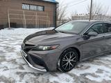 Toyota Camry 2022 года за 14 000 000 тг. в Семей – фото 4