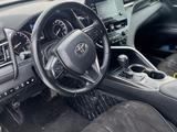 Toyota Camry 2022 года за 14 000 000 тг. в Семей – фото 2