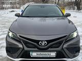 Toyota Camry 2022 года за 14 000 000 тг. в Семей