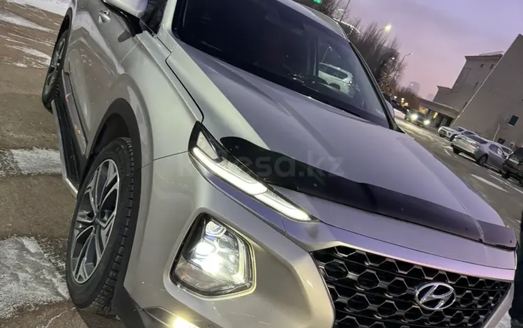 Hyundai Santa Fe 2020 года за 15 200 000 тг. в Астана