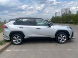 Toyota RAV4 2021 года за 16 000 000 тг. в Астана – фото 2