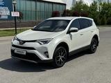 Toyota RAV4 2018 года за 13 500 000 тг. в Шымкент