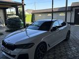 BMW 5 серия 2022 года за 23 000 000 тг. в Шымкент – фото 2