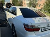 Toyota Camry 2015 годаүшін12 700 000 тг. в Актобе – фото 3