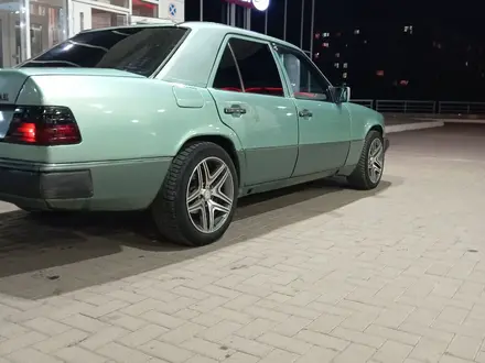 Mercedes-Benz E 300 1992 года за 2 000 000 тг. в Караганда – фото 26