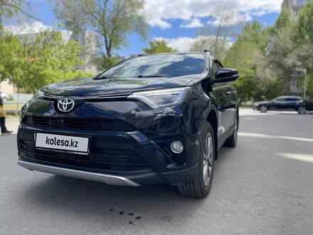 Toyota RAV4 2019 года за 13 070 000 тг. в Уральск – фото 3