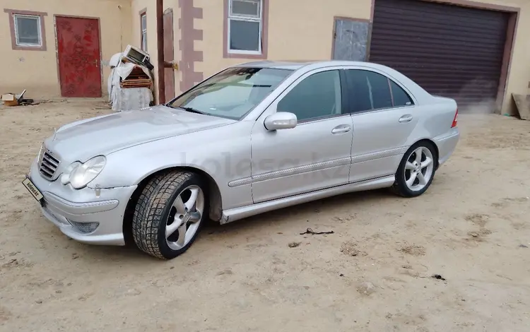 Mercedes-Benz C 230 2004 годаfor3 500 000 тг. в Атырау