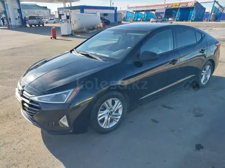 Hyundai Elantra 2019 года за 5 500 000 тг. в Атырау – фото 2