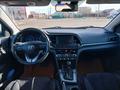 Hyundai Elantra 2019 года за 5 500 000 тг. в Атырау – фото 5