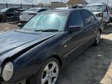 Mercedes-Benz E 280 1997 годаfor1 000 100 тг. в Атырау – фото 2