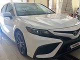 Toyota Camry 2021 года за 15 000 000 тг. в Атырау – фото 3