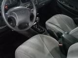 Hyundai Elantra 1996 года за 1 200 000 тг. в Актау – фото 4