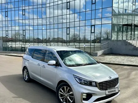 Kia Carnival 2020 года за 12 700 000 тг. в Петропавловск – фото 2