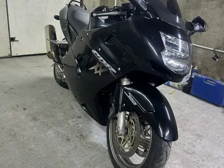 Honda  CBR 1100 XX Blackbird 2005 года за 2 800 000 тг. в Алматы