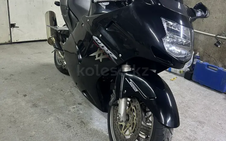 Honda  CBR 1100 XX Blackbird 2005 года за 2 800 000 тг. в Алматы