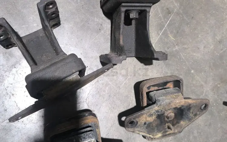 Подушка двигателя коробки на Лендкурузер 100 лх470 за 10 000 тг. в Алматы