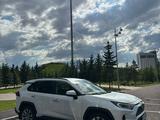 Toyota RAV4 2021 годаүшін17 300 000 тг. в Астана – фото 2