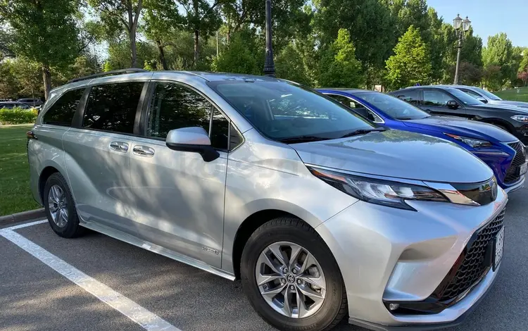 Toyota Sienna 2021 года за 21 000 000 тг. в Алматы