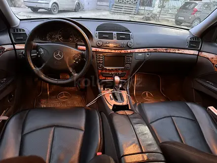 Mercedes-Benz E 320 2004 года за 5 000 000 тг. в Актау – фото 4