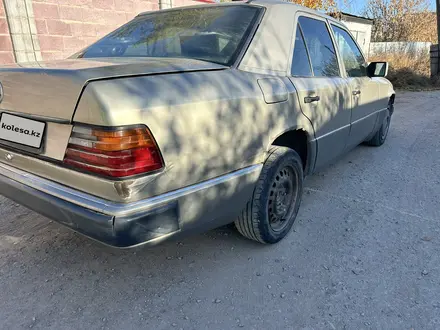 Mercedes-Benz E 230 1990 года за 600 000 тг. в Караганда – фото 6