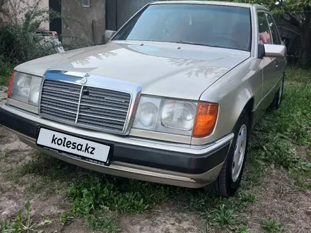 Mercedes-Benz E 230 1991 года за 2 450 000 тг. в Алматы