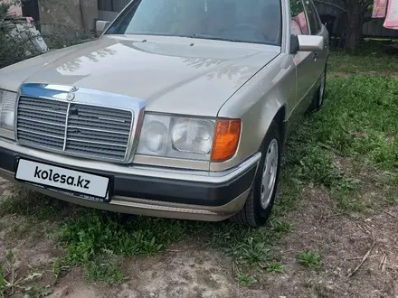 Mercedes-Benz E 230 1991 года за 2 450 000 тг. в Алматы – фото 4