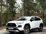 Toyota RAV4 2023 года за 15 200 000 тг. в Караганда