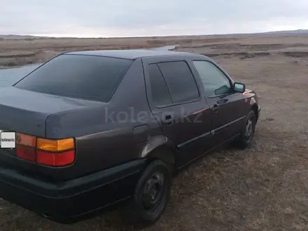 Volkswagen Vento 1993 года за 1 300 000 тг. в Караганда – фото 4