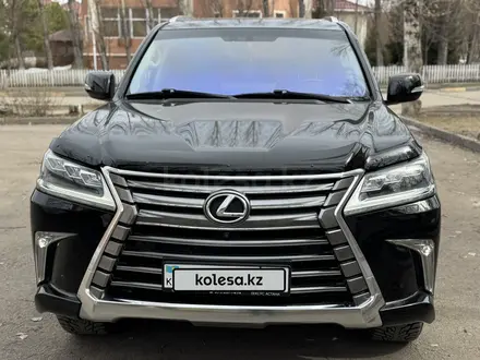 Lexus LX 570 2017 года за 42 000 000 тг. в Астана