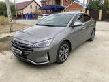 Hyundai Elantra 2019 года за 9 000 000 тг. в Атырау – фото 2