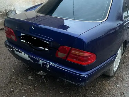 Mercedes-Benz E 230 1997 года за 1 800 000 тг. в Шымкент – фото 2