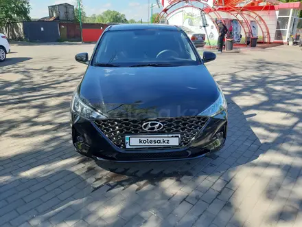 Hyundai Accent 2021 года за 10 500 000 тг. в Петропавловск – фото 4