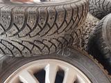 Комплект зимней резины с диском на Hyundai accent за 150 000 тг. в Алматы – фото 2