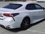 Toyota Camry 2022 года за 12 000 000 тг. в Костанай – фото 2