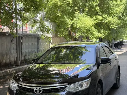 Toyota Camry 2015 года за 10 800 000 тг. в Алматы – фото 2