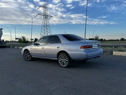 Toyota Camry 1998 года за 3 800 000 тг. в Алматы – фото 22