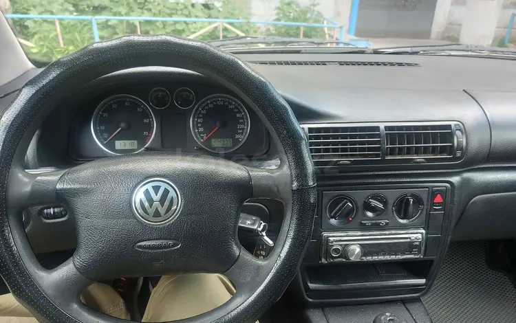 Volkswagen Passat 2001 годаүшін2 500 000 тг. в Костанай