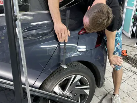 Ремонт сколов трещин лобового стекла тонирование авто бронепленка в Алматы – фото 31