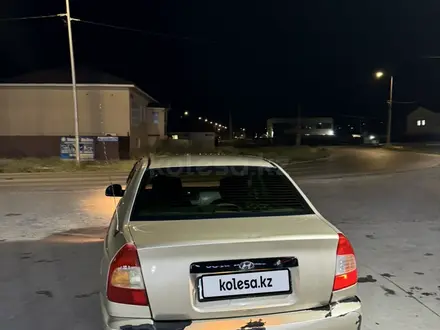 Hyundai Accent 2005 года за 1 500 000 тг. в Атырау – фото 2