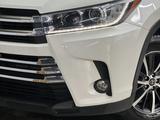 Toyota Highlander 2017 года за 12 000 000 тг. в Актобе – фото 2