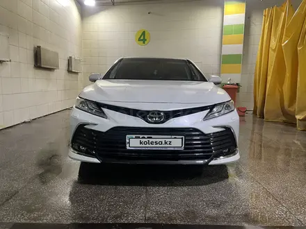 Toyota Camry 2021 года за 17 200 000 тг. в Астана